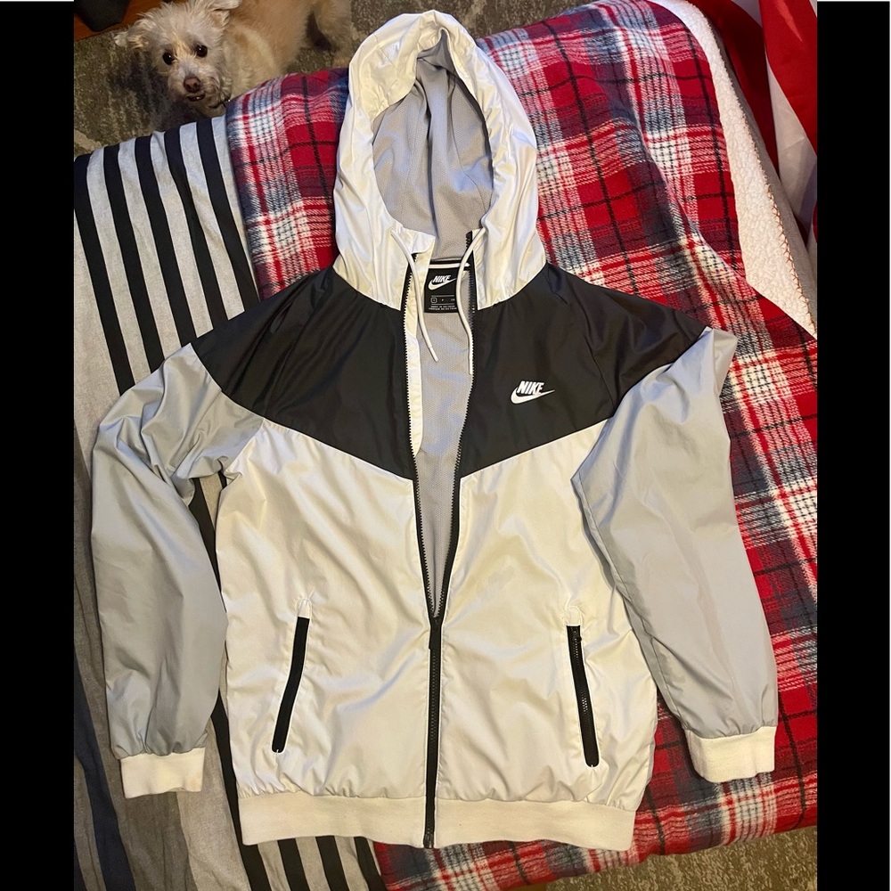 Nike 🦋 Lightweight Weatherproof Windbreaker